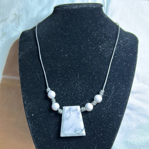 White Howlite pendant - Picture 1 of 6